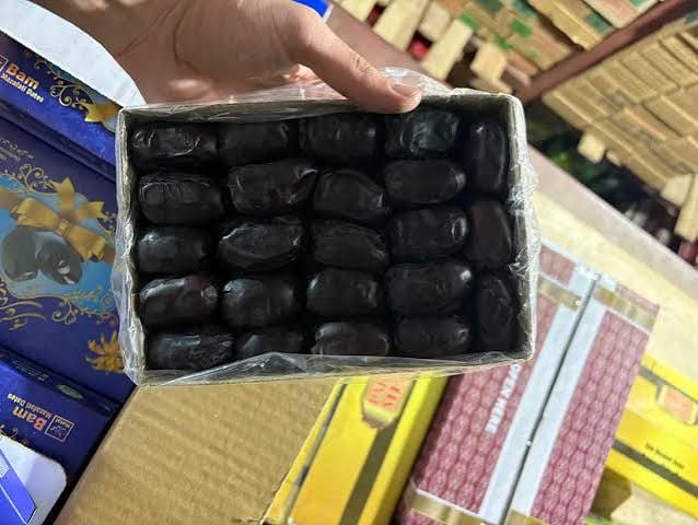 تصویر 5 از خرما مضافتی بم درجه یک با ظاهر درخشان و گوشت فراوان